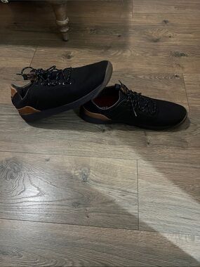 OluKai Men's Black Sneakers with Tan Heel Accent size M15